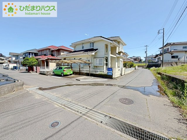 高萩市大字島名　中古戸建の前面道路含む現地写真|角地につき日当たり・風通し良好です☆