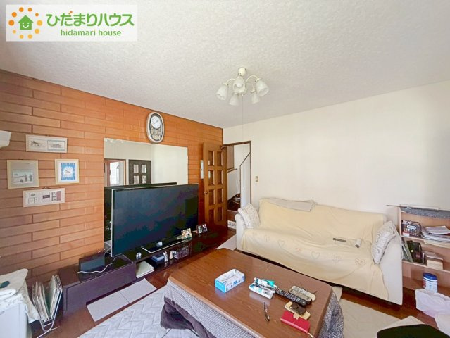 高萩市大字島名　中古戸建の居間・リビング|家族団らんの時間も増えそうなくつろぎのリビング☆