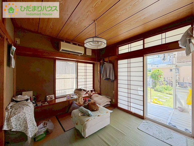 高萩市大字島名　中古戸建の和室|リビングと和室は続き間設計。お友達が来たときには襖を開けて、広々空間を確保できます。