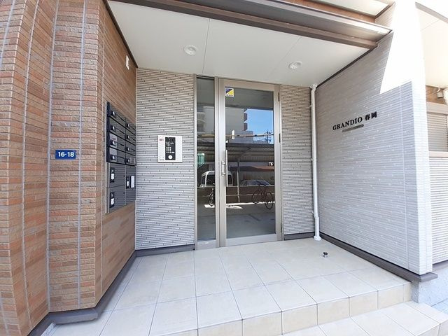 ＧＲＡＮＤＩＯ　春岡のエントランス