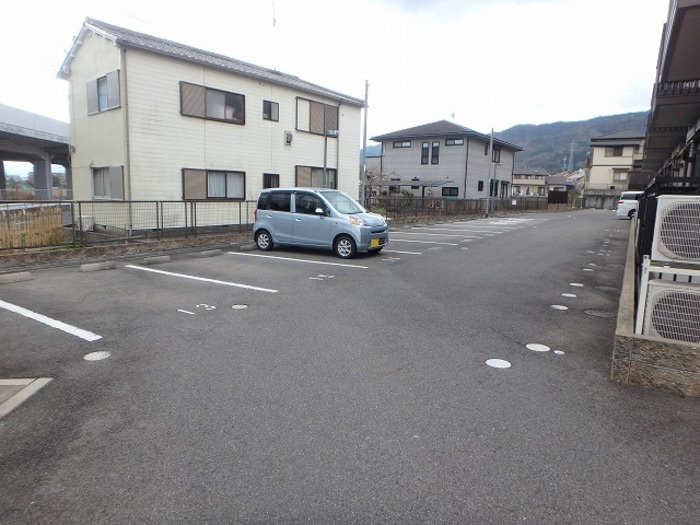 リビングタウン唐崎　A棟の駐車場