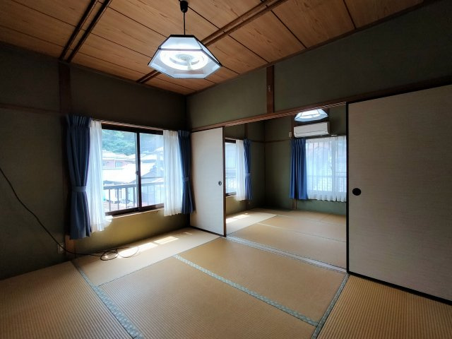日野町ガレージ付き戸建ての和室