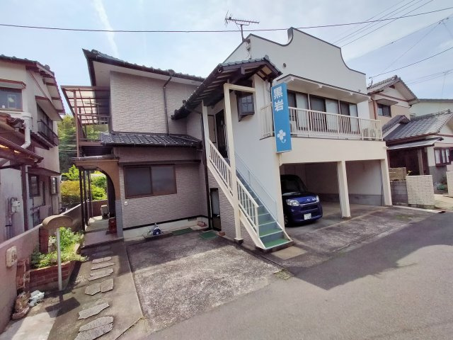日野町ガレージ付き戸建ての外観