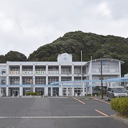 日野町ガレージ付き戸建ての周辺|日野中学校