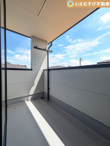 Livele Garden.S　深谷稲荷町北第3のバルコニー|ゆとりの広さのインナーバルコニー
急な雨でもインナーバルコニーなら安心！天気を気にせず干して外出できます♪