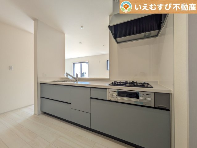 Livele Garden.S　深谷稲荷町北第3のキッチン|機能性収納性に溢れるキッチン
収納もたっぷり付いていてすっきり片付く！毎日楽しくお料理が出来そうです！