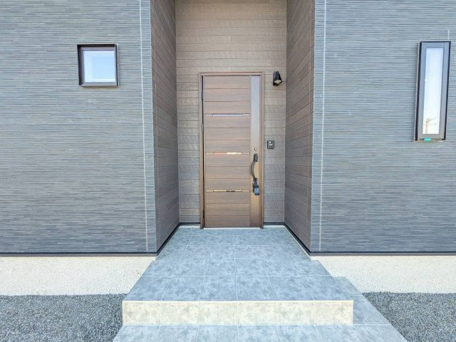 柳川市東蒲池の新築一戸建の玄関
