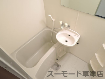 【洗面所】 | クレール平井 | 洗面台あります