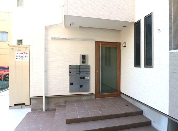 GRANDTIC西野並のエントランス