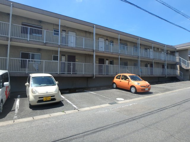 プラムガーデンKATOの駐車場