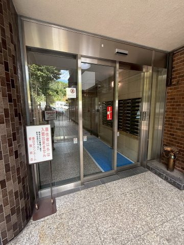 春日タウンホームのエントランス