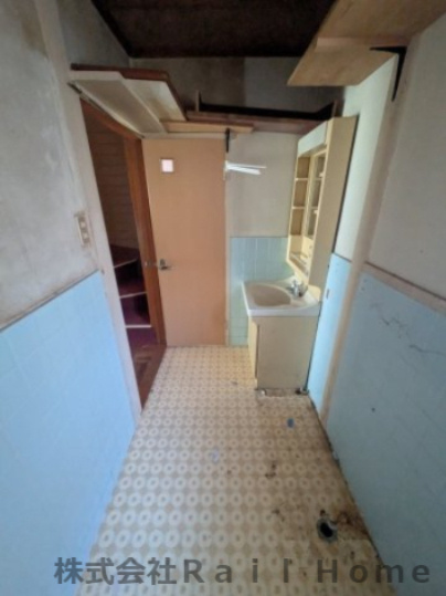 姫路市網干区坂上　中古戸建の洗面所