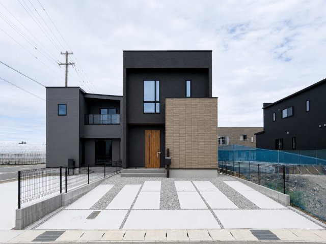 タマタウン　豊川市三蔵子町西浦の駐車場|広々とした駐車スペースを確保！並列3台駐車可能◎
