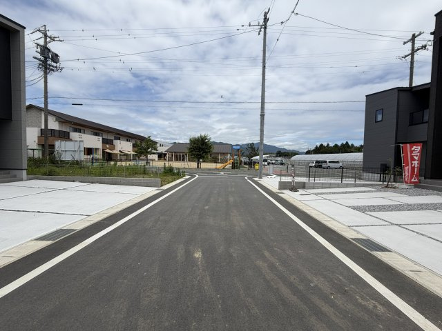 タマタウン　豊川市三蔵子町西浦の前面道路含む現地写真|詳細はお気軽にお問合せください！
レスト不動産　TEL0532‐55‐1555
