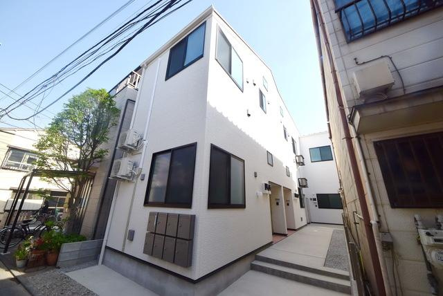リオネス北千住のエントランス