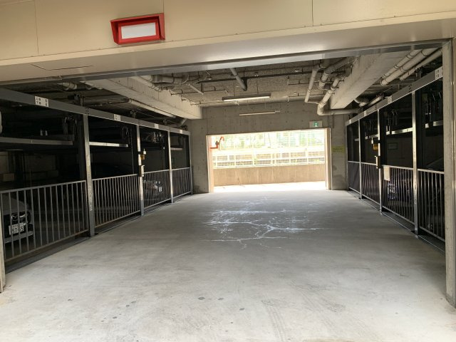 ライオンズマンション朝霧北の駐車場
