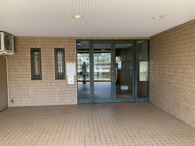 ライオンズマンション朝霧北のエントランス