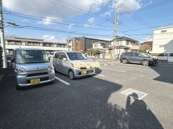 アンプルール フェールクレアシオの駐車場