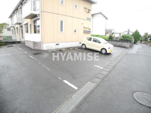 ブランシェ金谷の駐車場