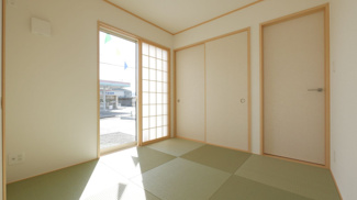 【完成予想図】 | 中央市井之口 新築戸建全2棟 1号棟 常永駅歩7分 車並列2台 | 和室　同仕様内装写真　近隣の参考建物のご案内も可能です。