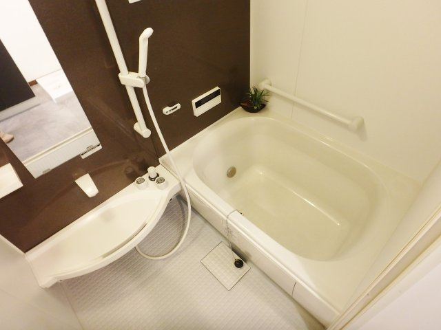 甲子園網引町戸建の浴室