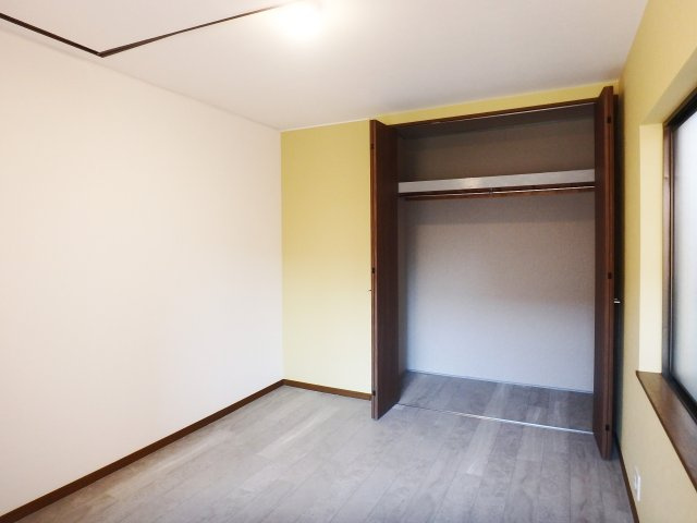 甲子園網引町戸建の洋室