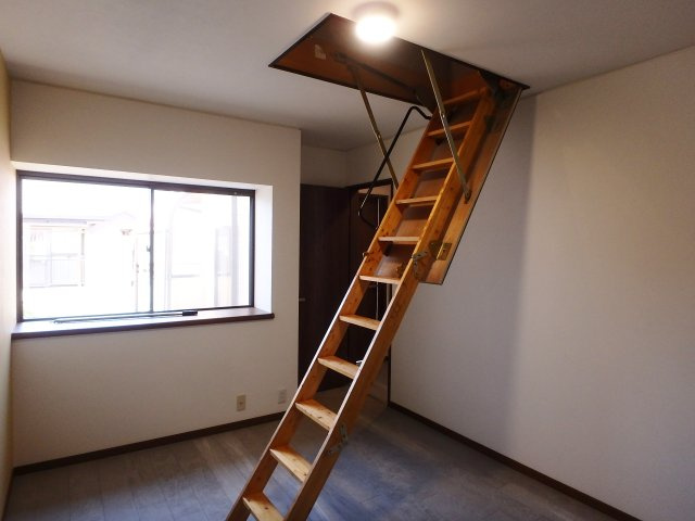 甲子園網引町戸建の洋室
