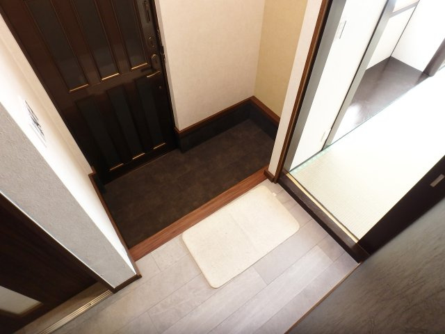 甲子園網引町戸建の玄関