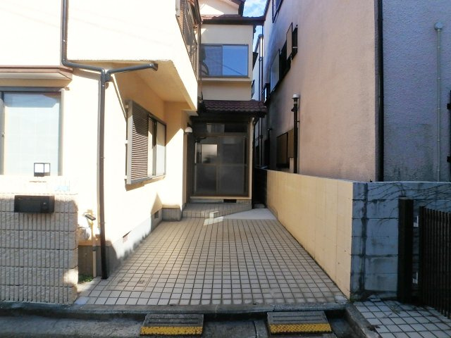 甲子園網引町戸建の駐車場