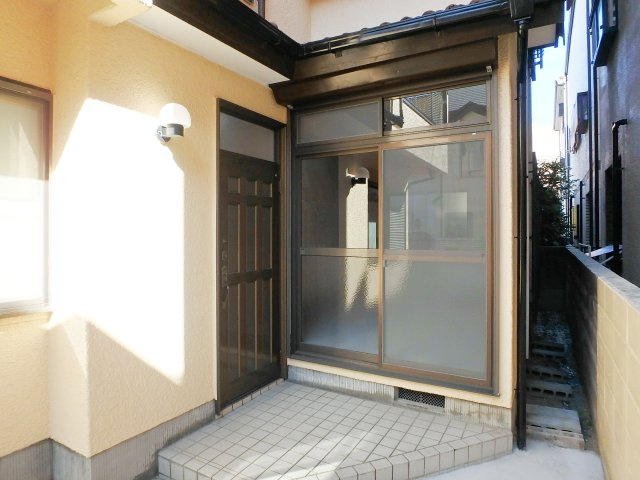 甲子園網引町戸建の玄関