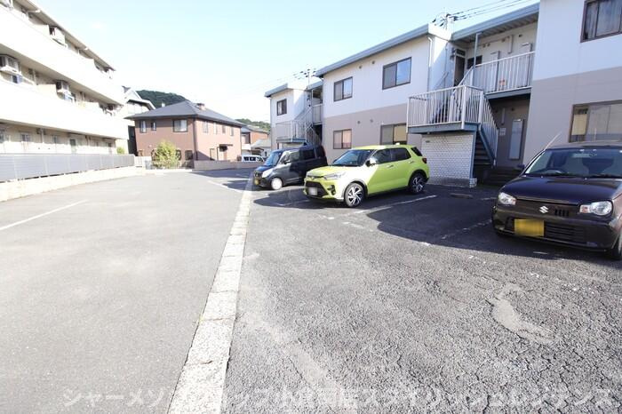 ハイツ桜橋　B棟の駐車場