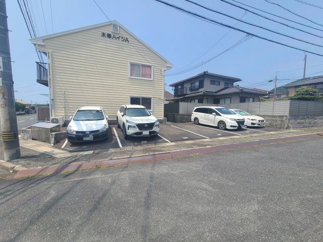太華ハイツ Aの駐車場