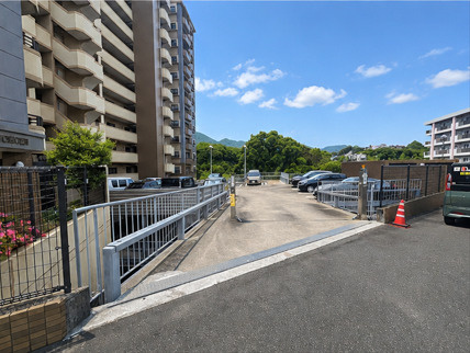 ヴェルデヒルズ中央公園の駐車場