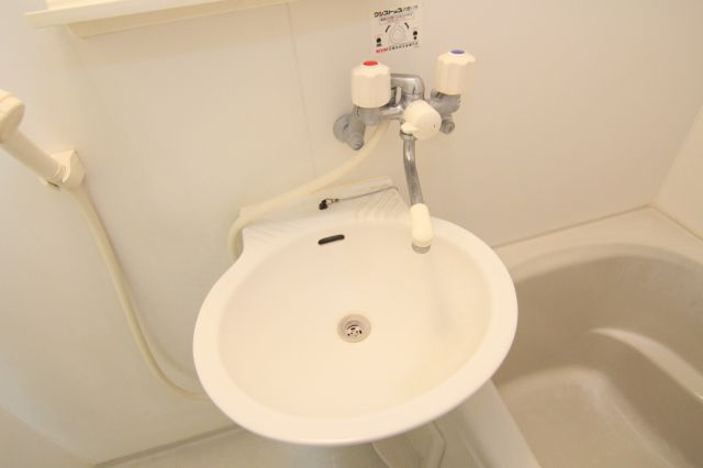 ブルーアースの洗面所|別部屋の参考写真です。