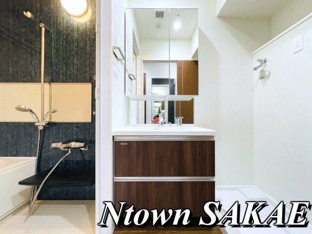 【独立洗面台】 | さくらHills NISHIKI Platinum Residence | 明るい室内です