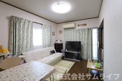 【居間・リビング】 | 上三緒戸建て