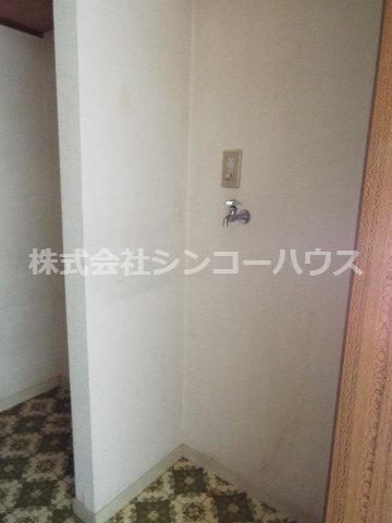 【ランドリースペース】 | 久喜市栗原　中古戸建 | 洗濯機置き場は1階洗面スペースにあります。