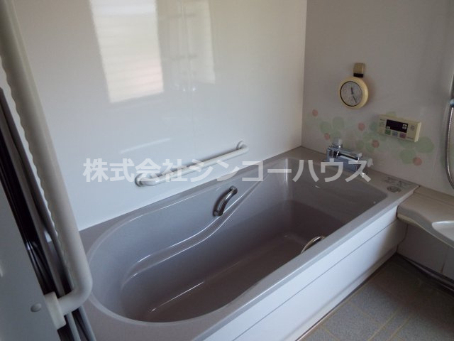 【浴室】 | 久喜市栗原　中古戸建 | 浴槽もリフォーム歴がありキレイです。