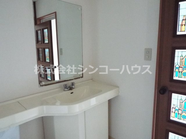 【洗面所】 | 久喜市栗原　中古戸建 | 少し変わった2階の洗面。