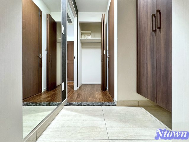 【玄関】 | さくらHills NISHIKI Platinum Residence | ゆったりとした玄関です