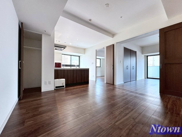 【居間・リビング】 | さくらHills NISHIKI Platinum Residence | ゆったりとしたリビングです