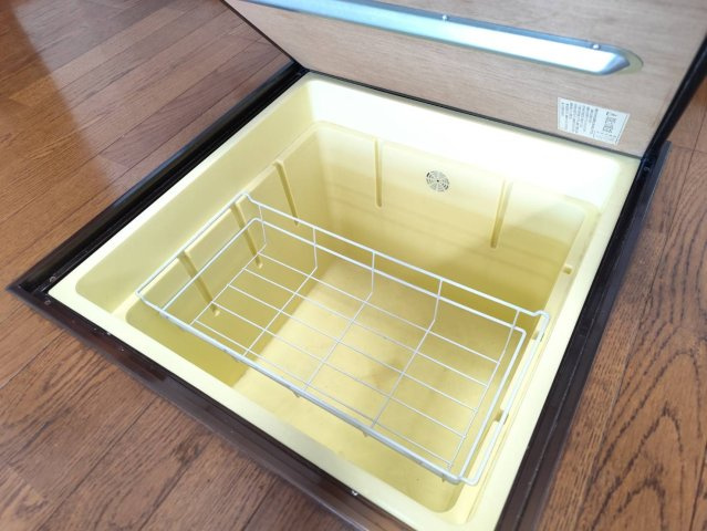 所沢市上山口中古戸建【リフォーム済】の収納|買い置きの食品や非常食、季節の備品などを隠して整理できる床下収納です。キッチンの限られた空間を有効活用し、すっきりと保てます。