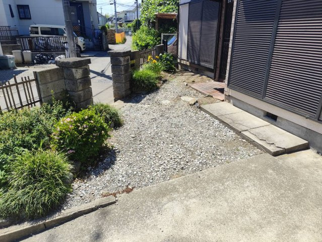 所沢市上山口中古戸建【リフォーム済】の庭|ガーデニングやお子様の遊び場として重宝するお庭スペースです。緑を感じながら陽光を浴びて、開放的な屋外時間を満喫できます。