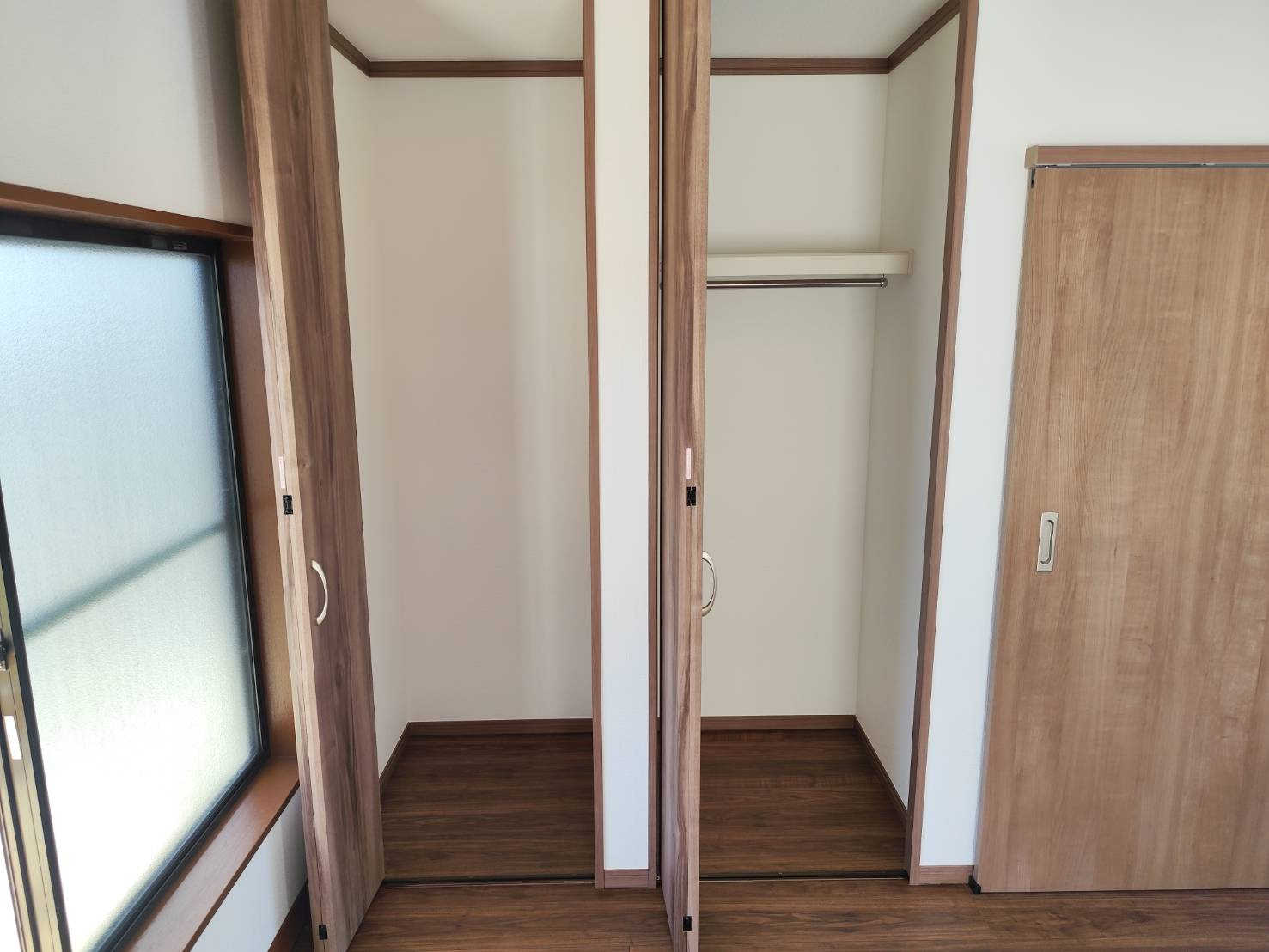所沢市上山口中古戸建【リフォーム済】の収納|高さや奥行きを有効活用できる機能的な収納スペースです。衣類はもちろん、季節物の家具や日用品もすっきりと整理整頓していただけます。