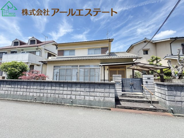 姫路市大寿台1丁目　　中古戸建の前面道路含む現地写真