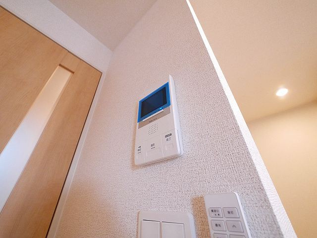 アメニティプラザ朱雀のセキュリティ|モニター付きインターホンです
