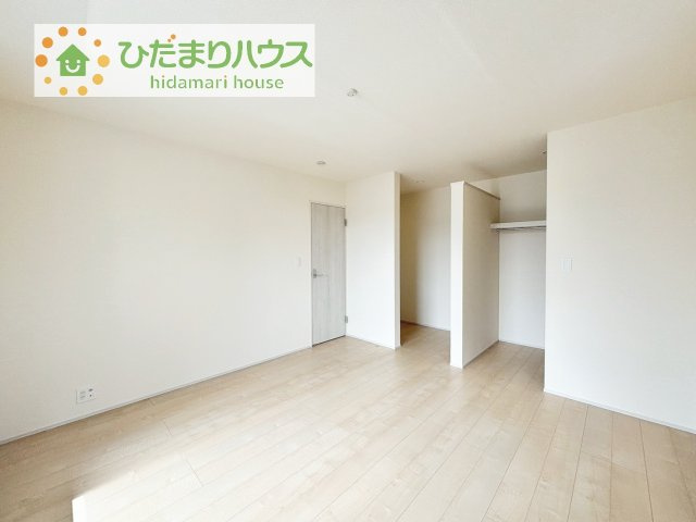 【寝室】 | 第2土浦市並木　新築戸建　2号棟 | 広めの主寝室は、ベッドの他にもパソコンデスクやドレッサーなども置けちゃいます(*^-^*)