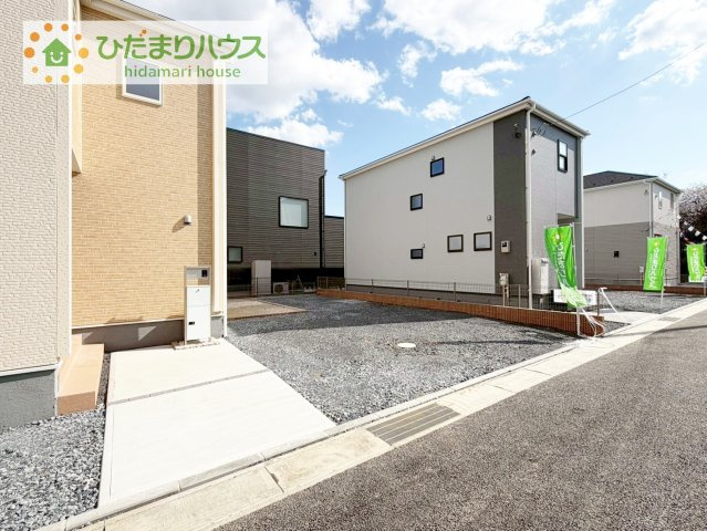 【駐車場】 | 第2土浦市並木　新築戸建　2号棟 | ゆったりとしたカースペースで、ファミリーカーや軽自動車もラクラク駐車出来ますね♪
