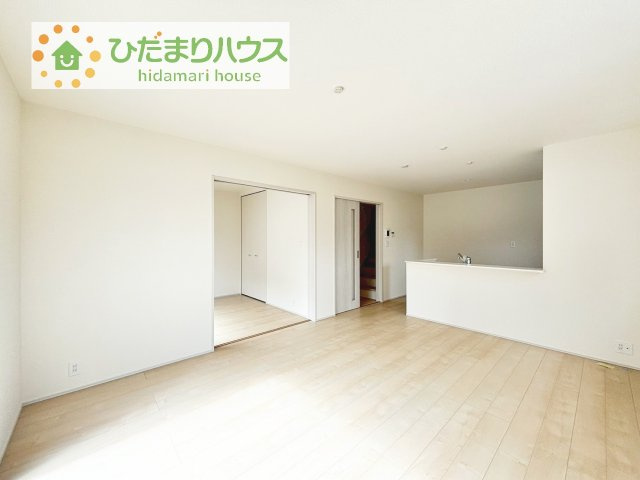【居間・リビング】 | 第2土浦市並木　新築戸建　2号棟 | 家族の集まるLDKは広々15帖！贅沢な空間を演出！