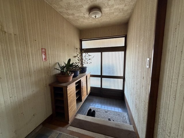 店舗・倉庫付き♪上高根沢中古戸建の玄関|玄関です